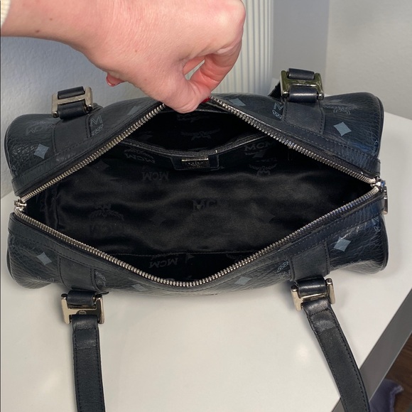 MCM München Visetos Essential Barrel Bag In Black - Picture 6 of 16